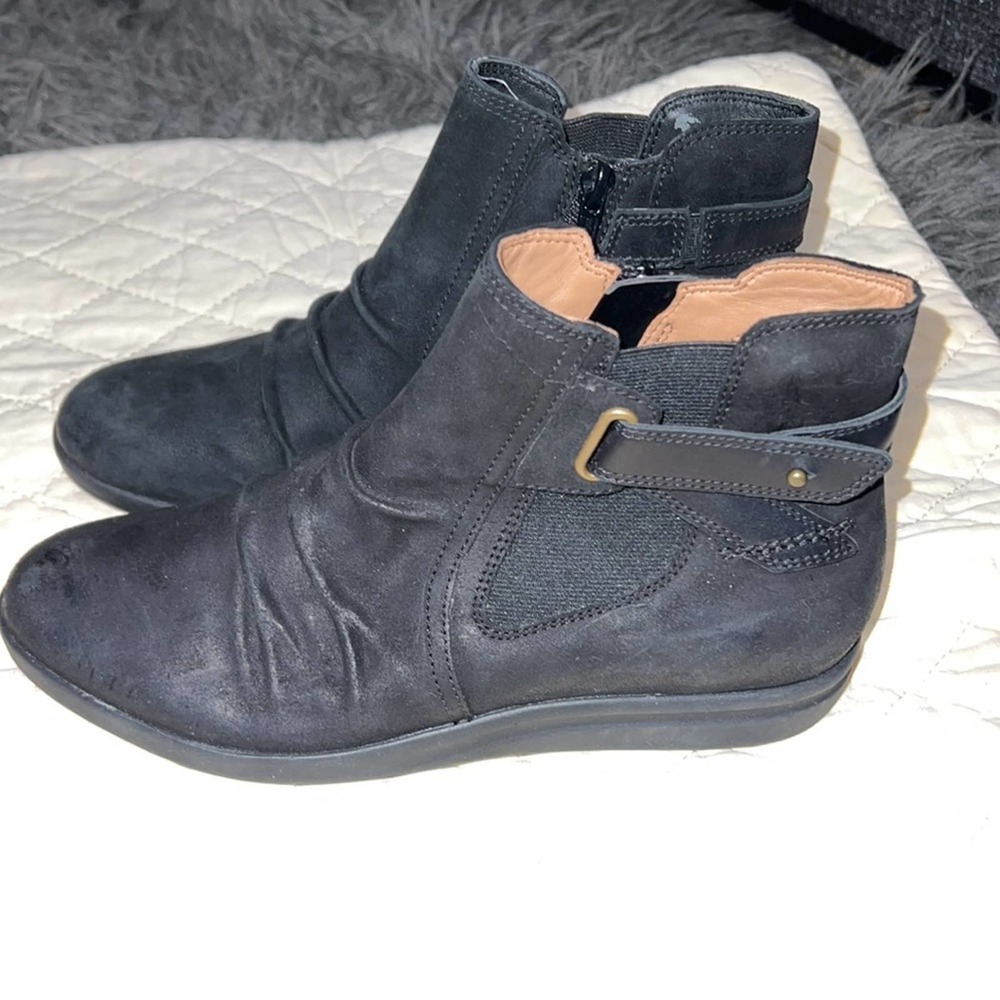 Clark's ankle boots with zipper closure and rubber soles , size 7 - Picture 2 of 13
